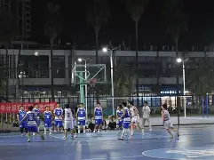 柯隆队员努力拼搏，取得胜利