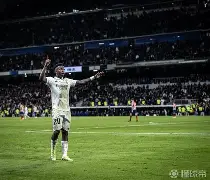 维尼修斯遭遇争议红牌，曼联乘势反超比分完成逆转